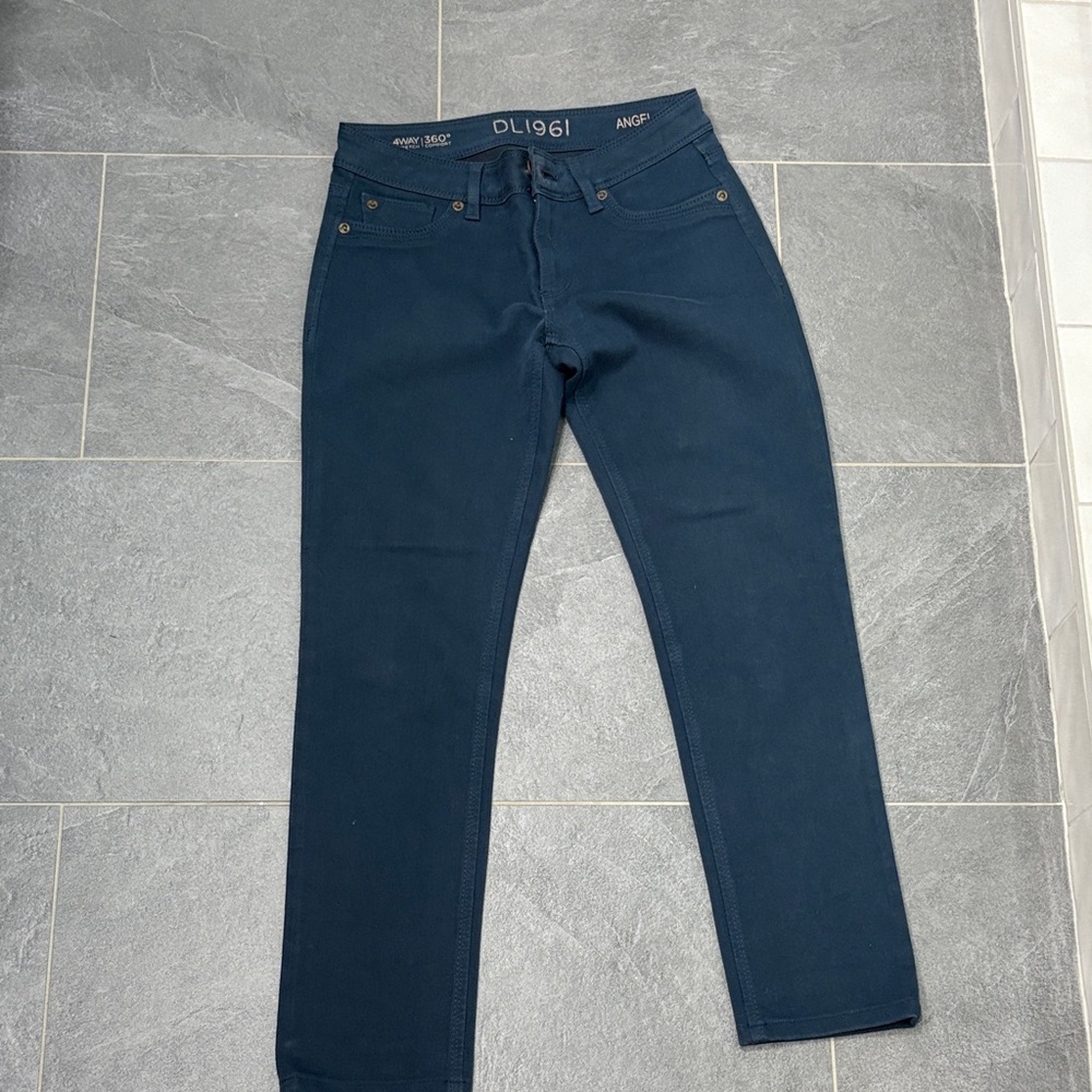 DL1961 women’s Dark Blue Slim Jeans